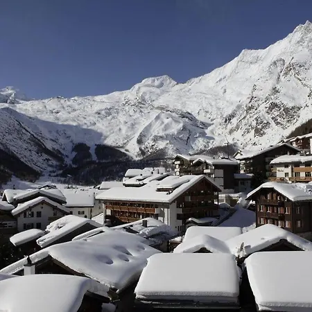 Alpine Chalet - 10 Bedrooms * 萨斯费