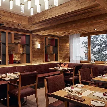 Alpine Chalet - 10 Bedrooms Villa *