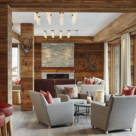 Alpine Chalet - 10 Bedrooms 萨斯费